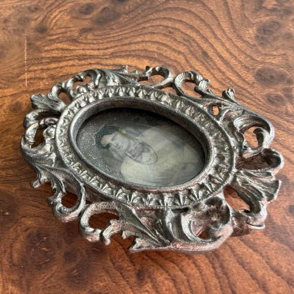 Antique Mini Metal Oval Victorian Picture Frame with Pedestal Stand 1870 Picture - Picture 6 of 10